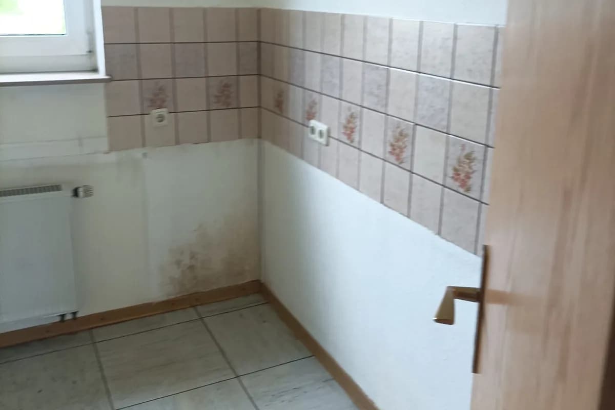 Küche vor der Grundreinigung – typischer Zustand vor professioneller Reinigung in Kassel